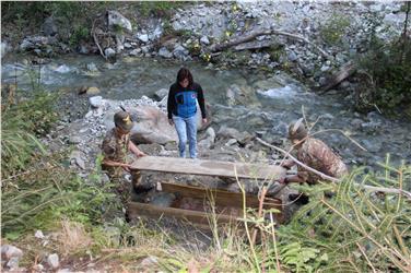 Al centro Doris Niederjaufner della Protezione civile. Foto: USP/Maja Clara