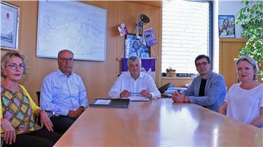 Hanno parlato dello sviluppo del Museo delle miniere: la direttrice di ripartizione Roilo, il direttore di dipartimento Pagani, l'assessore Mussner, il direttore del museo Terzer e la direttrice di ripartizione Dalla Torre (Foto: USP/R.Clara)