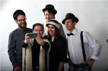 Selfie di gruppo per i tirocinanti che hanno lavorato al progetto Foto Usp