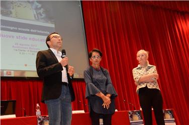 L'assessore Christian Tommasini con la Sovrintendente Nicoletta Minnei e l'ispettrice Manuela Pierotti Foto Usp Diquirico