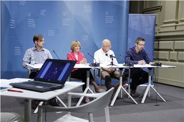 Bilancio dell'Assistenza estiva per bambini e ragazzi 2017, da sin.: Lukas, Zimmerhofer, l'assessora Deeg, Roberto Pompermaier e David Gruber Foto USP - rm