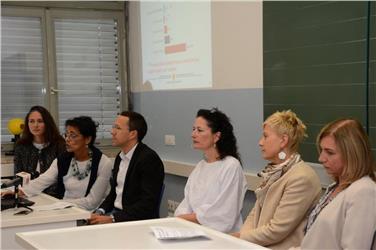 Da destra, le dirigenti Laura Cocciardi, Antonella Biancofiore, Cristina Crepaldi, l'assessore Christian Tommasini, la Sovrintendente Nicoletta Minnei, e la dirigente Raffaella Lago Foto Usp/Diquirico