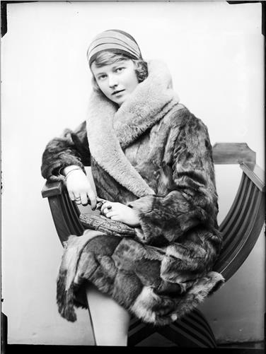 Donna sconosciuta di Lienz, nel 1930 (Foto: Maria Egger - collezione Città di Lienz – TAP)