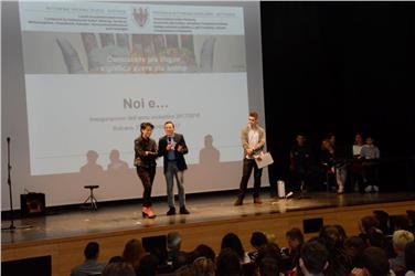 L'assessore Christian Tommasini e la Sovrintendente Nicoletta Minnei sul palco del Rainerum Foto Usp Diquirico