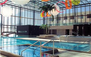 Estinti i debiti, la struttura termale di Merano continua nell'operatività con segno positivo (Foto Manuela Prossliner)