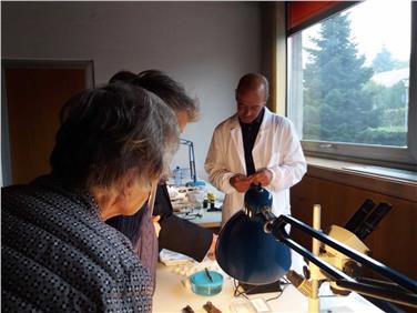 Molto interesse verso il restauro e la conservazione dei reperti rinvenuti negli scavi in Alto Adige (Foto: USP/S.Amistadi)