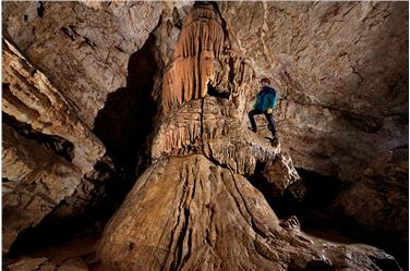 Concrezioni nella Grotta delle Conturines (Foto Robbie Shone e Christoph Spötl)