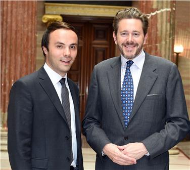 L'assessore Philipp Achammer e il ministro austriaco all'economia Harald Mahrer hanno firmato l'accordo. Foto: Franz Hartl, BMWFW (Archivbild)