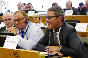 Dialogo per una maggiore autonomia: il presidente Kompatscher è intervenuto alla sessione plenaria del Comitato delle Regioni durante il dibattito sulla Catalogna (Foto USP)