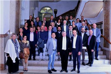 I membri della consulta culturale provinciale. In primo piano gli assessori Tommasini, Mussner e Achammer Foto Usp/rc