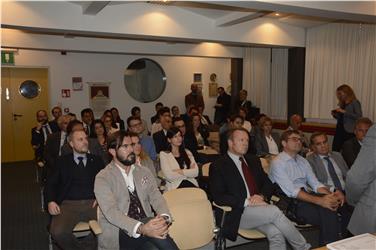 Cerimonia di consegna dei certificati ai nuovi revisori cooperativi (Foto Lidia Canins)