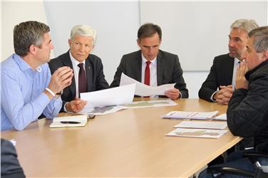L'incontro su orso e lupo nella sede dell'assessorato di Arnold Schuler a Bolzano (Foto mac)