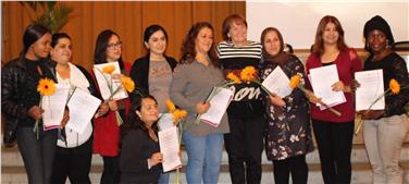 L'assessora Stocker nel corso della cerimonia di consegna degli attestati  Foto: USP/ep