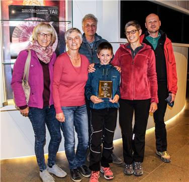 La famiglia di Franz Thaler ha osservato l'asteroide intitolato al suo congiunto (Foto Planetarium)