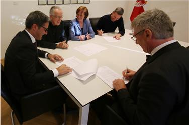 "Questo accordo è vantaggioso sia per l’Azienda sanitaria che per l’Eurac" ha affermato il presidente della Provincia, Arno Kompatscher Foto: USP/mb