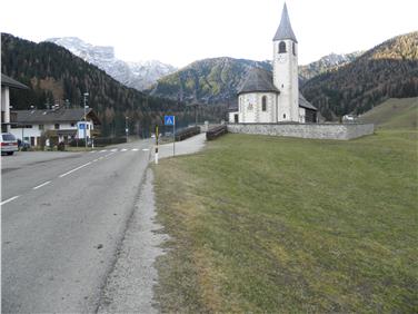 Sarà più sicuro l'accesso alla chiesa parrocchiale di S. Vito di Braies (Foto USP)