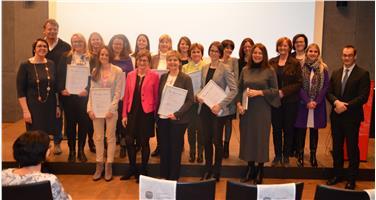 Foto di gruppo al termine della cerimonia di consegna dei diplomi Foto: USP