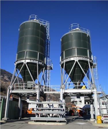 Silos del Servizio strade con il sale per l'asfalto: ulteriore ribasso grazie all'acquisto centralizzato. Foto Servizio strade