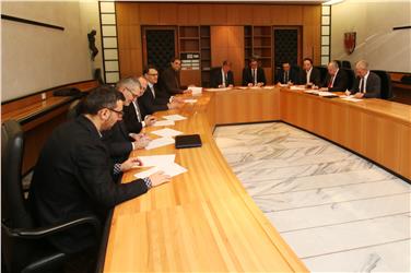 Il momento della firma delle piattaforme di collaborazione tra la Provincia di Bolzano e la Lub. (Foto Usp/mb)