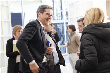 Gli auguri di fine anno tra il presidente Arno Kompatscher e i media altoatesini (Foto USP/rm)