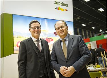 Arno Kompatscher e Christian Schmidt durante l'incontro di Berlino (Foto IDM/Benjamin Pritzkuleit)