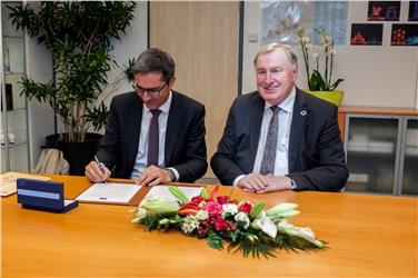 Il presidente Kompatscher a Bruxelles firma la #CohesionAlliance (Foto USP/European Union/Giedre Daugelaite)