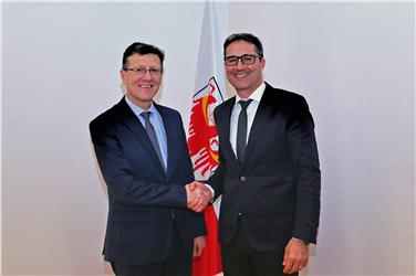 Il presidente Arno Kompatscher con l'ex Sovrintendente scolastico Peter Höllrigl Foto Usp
