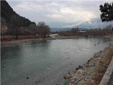 Nella zona della confluenza del Talvera e all'altezza di ponte Loreto a Bolzano sono in corso interventi di sistemazione degli argini dell'Isarco (Foto: USP/Sistemazione bacini montani sud)