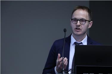 Il bioniformatico Christian Fuchberger durante la consegna del premio Foto: USP/mgp