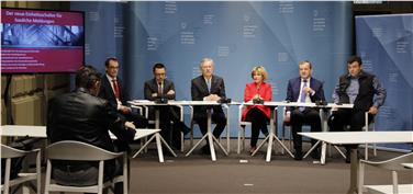 Da destra Volkmar Mair, Roland Demetz, Waltraud Deeg, Michl Ebner, Christian Tommasini e Alfred Aberer (Foto: USP/Kollmann)