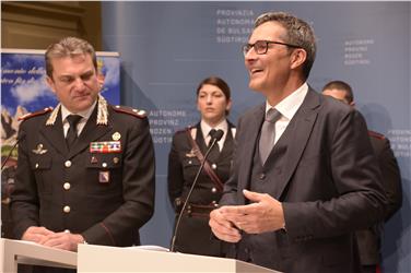 Collaborazione fra Provincia e Carabinieri: il presidente Kompatscher e il generale Menniti (Foto USP/Barbara Franzelin)