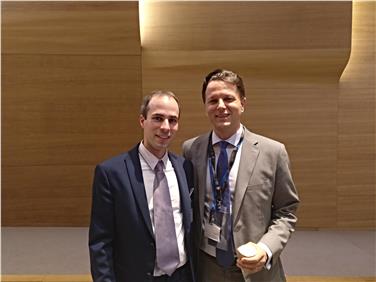 ric Anvar, Head of Smart Data Practices and Solutions presso l’OCSE, saluta il Direttore dell’ASTAT Timon Gärtner.