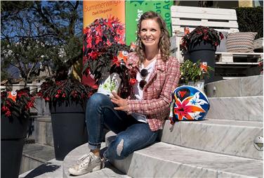 Manuela Mölggl, madrina della begonia Summerwings, pianta dell'anno 2018 ai Giardini di Castel Trauttmansdorff (Foto: USP/Giardini Castel Trauttmansdorff)
