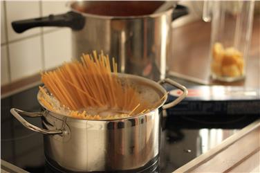 Il pranzo è il pasto principale degli altoatesini e viene consumato prevalentemente a casa (Foto pixabay.com)