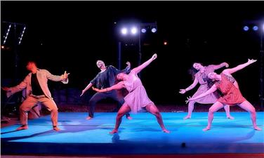 Uno degli spettacoli andati in scena a Vadena lo scorso anno Foto Edoardo Tomasi